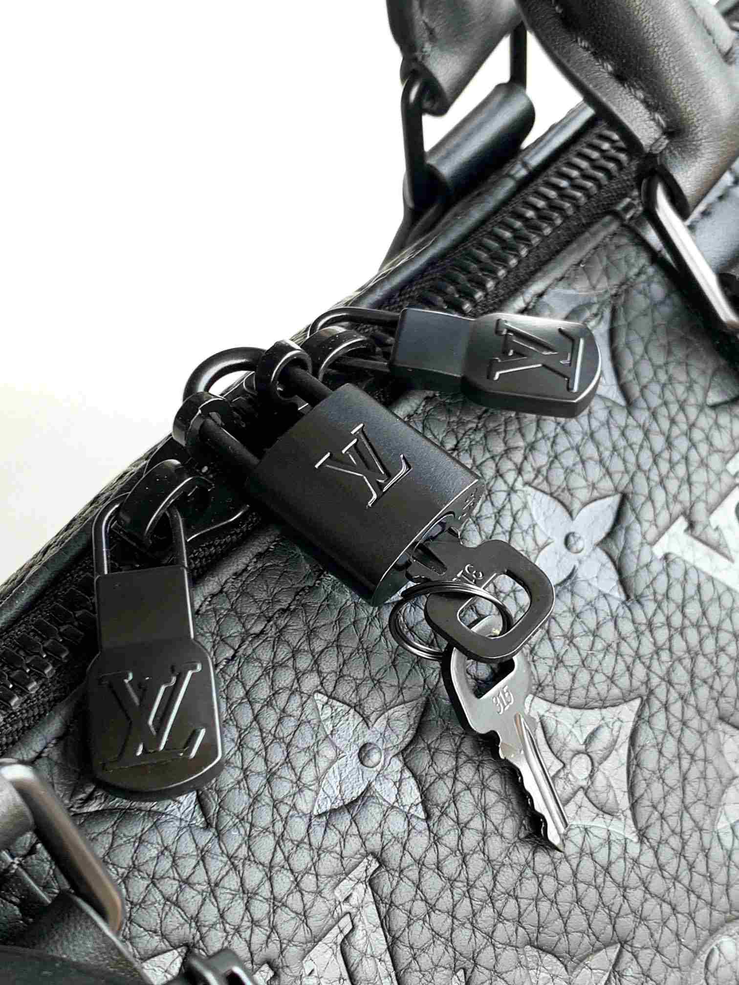 Louis Vuitton Keepall Bandoulière 50 — M59025