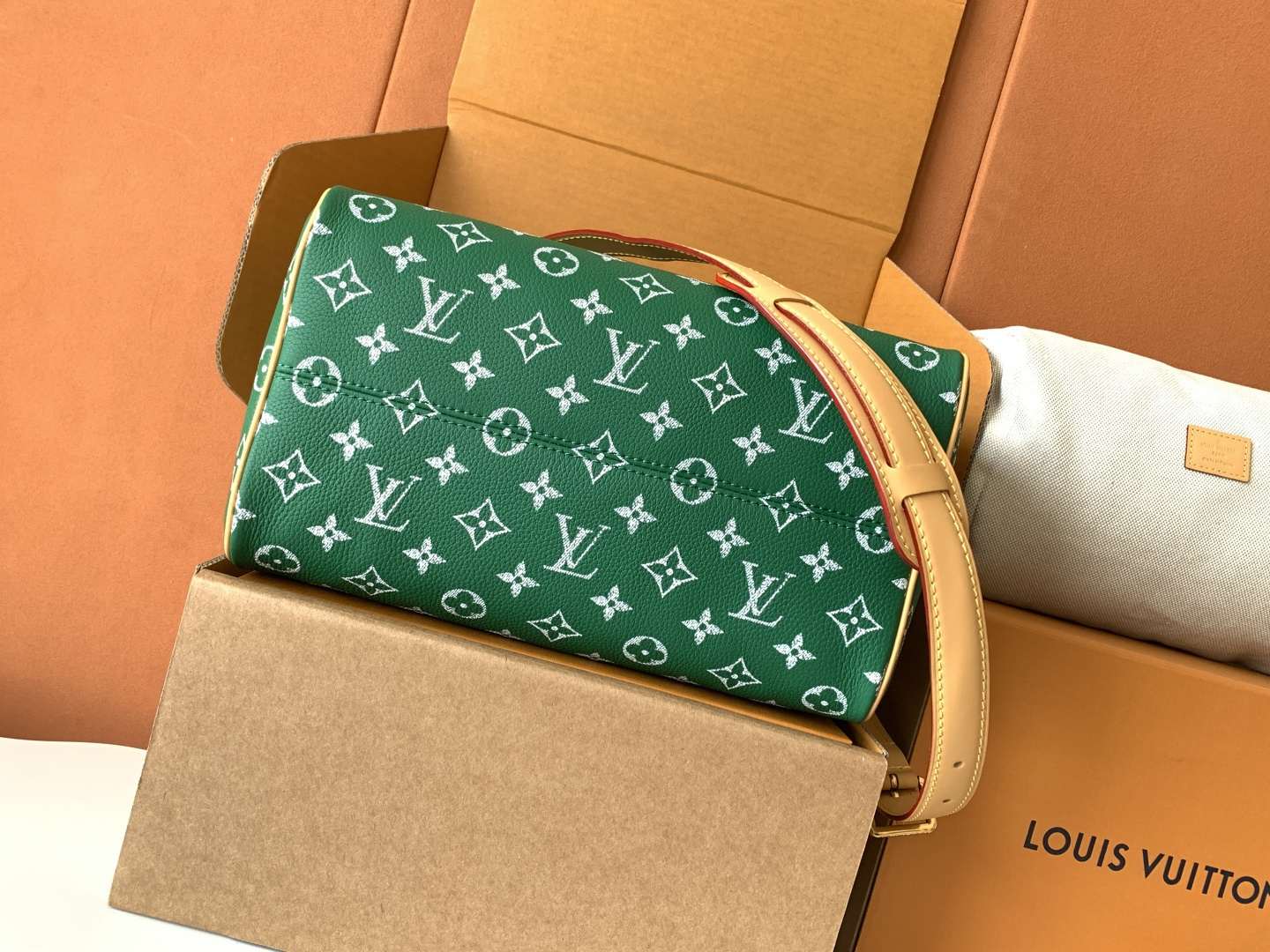 Louis Vuitton Speedy P9-Style Boston Bag, Green — M14077