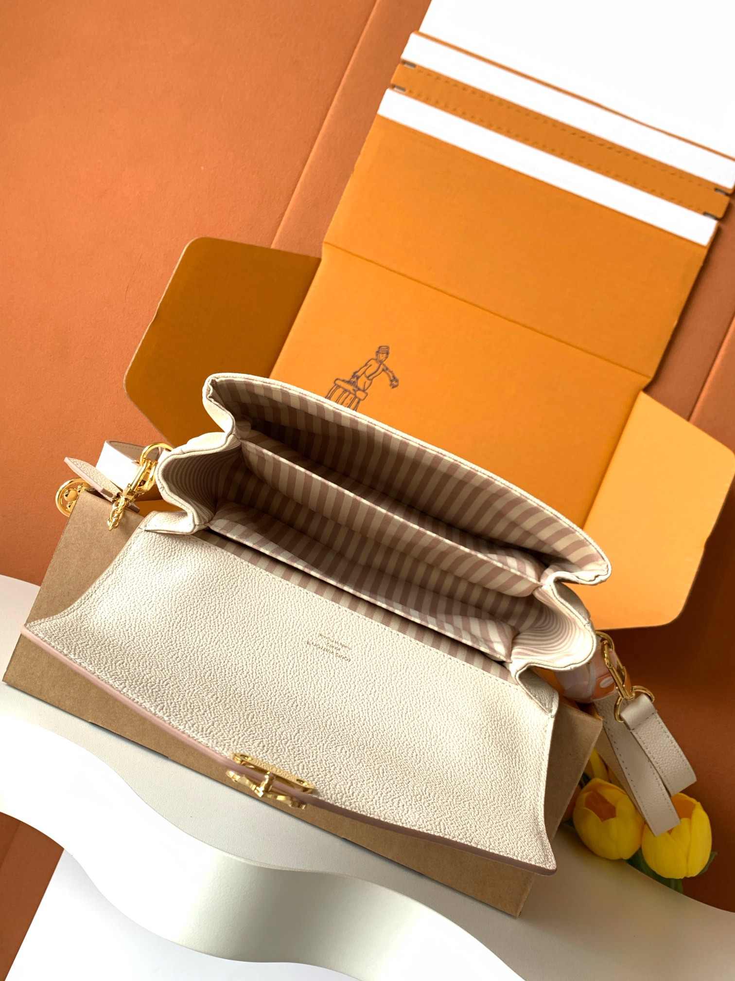 Louis Vuitton Pochette Métis — M14977