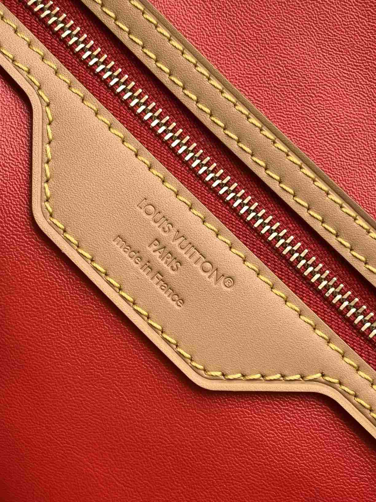 Louis Vuitton Boston Bag — M11945