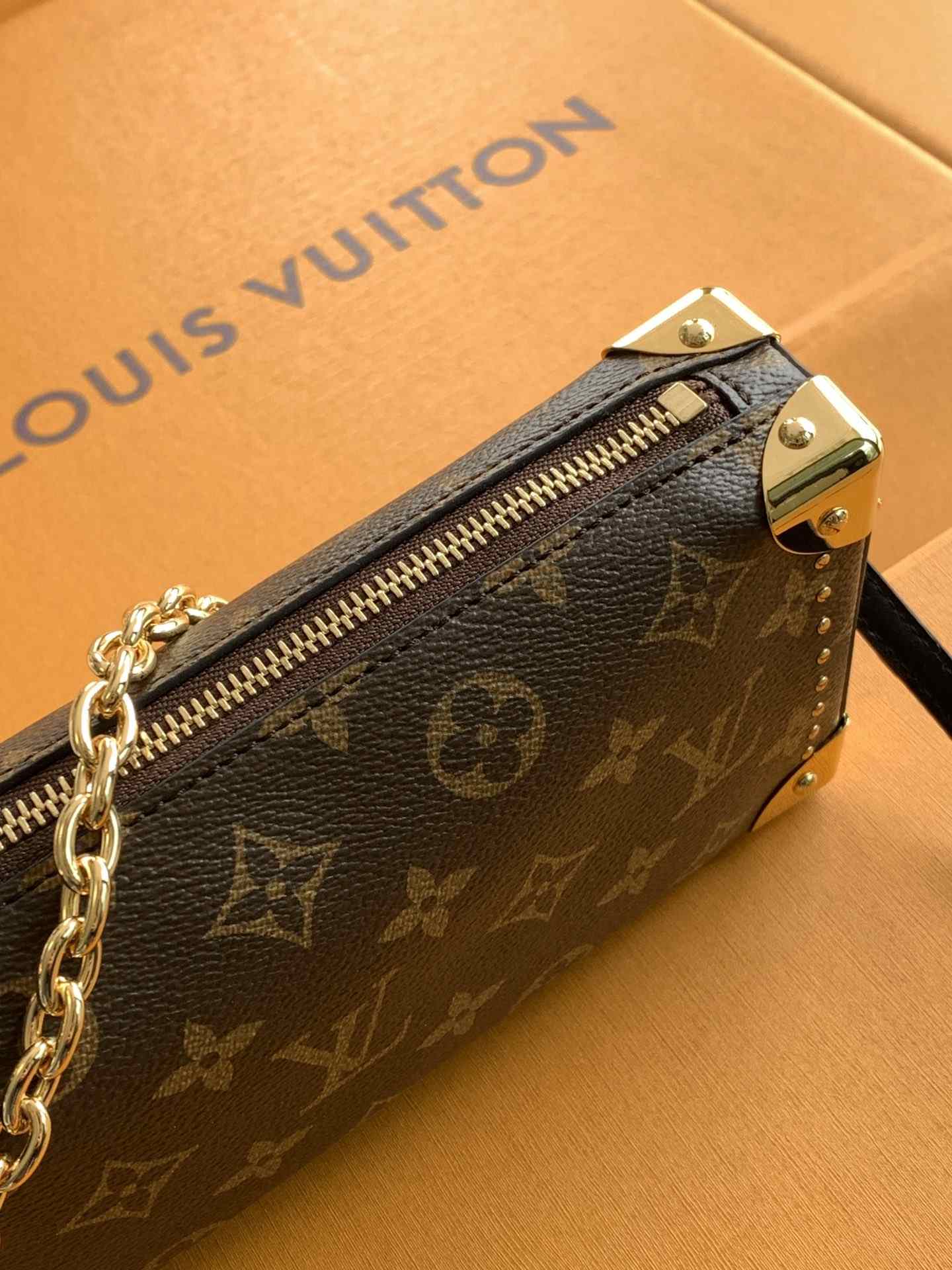 Louis Vuitton Slim Trunk — M13147