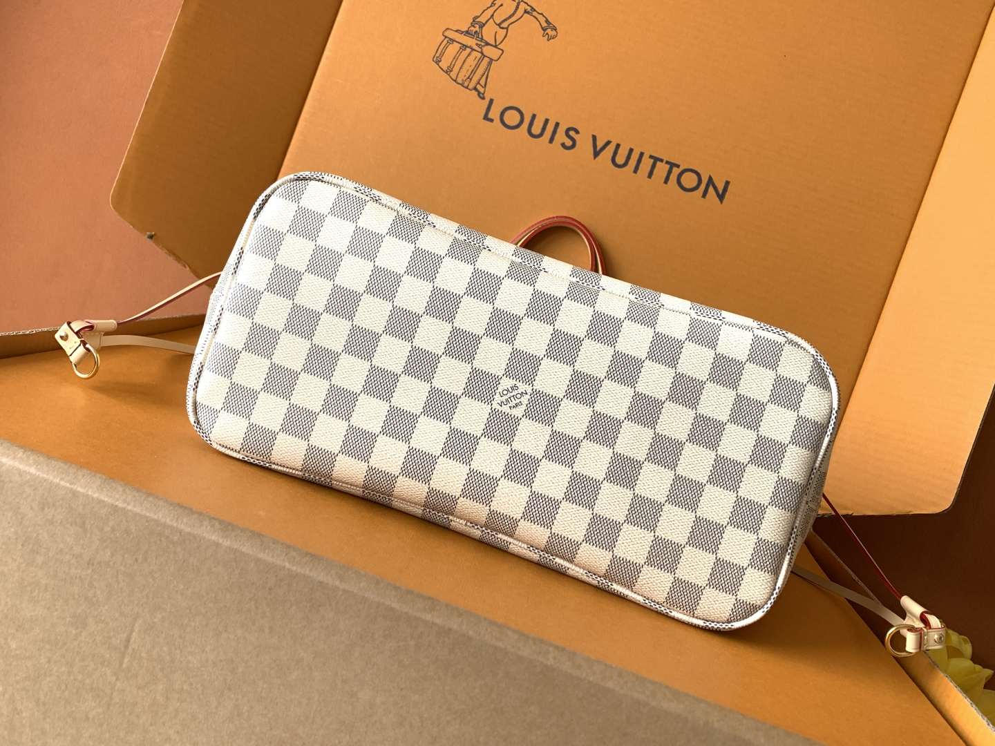Louis Vuitton Neverfull Tote Bag in Light Checkerboard