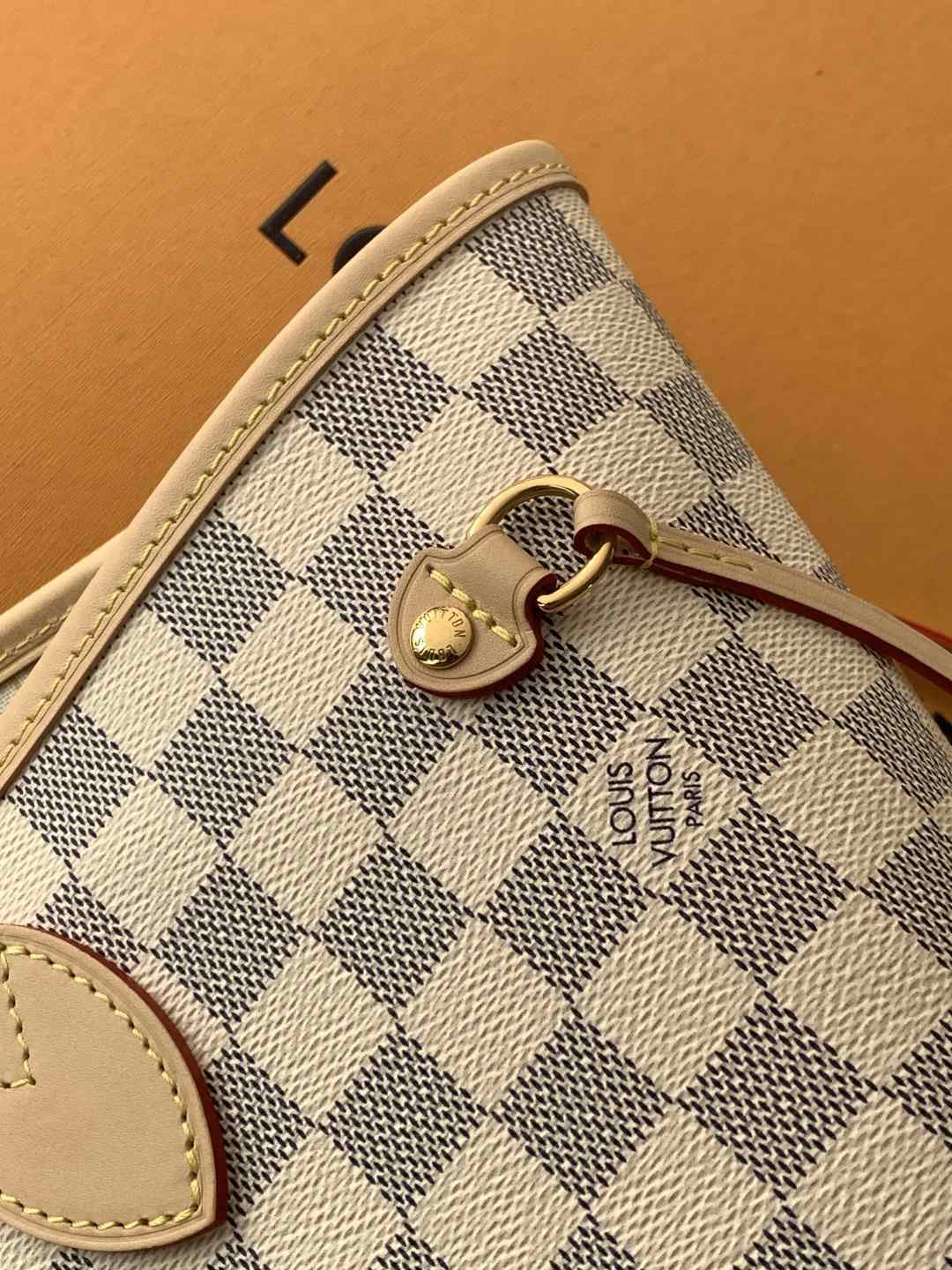 Louis Vuitton Neverfull Tote Bag in Light Checkerboard