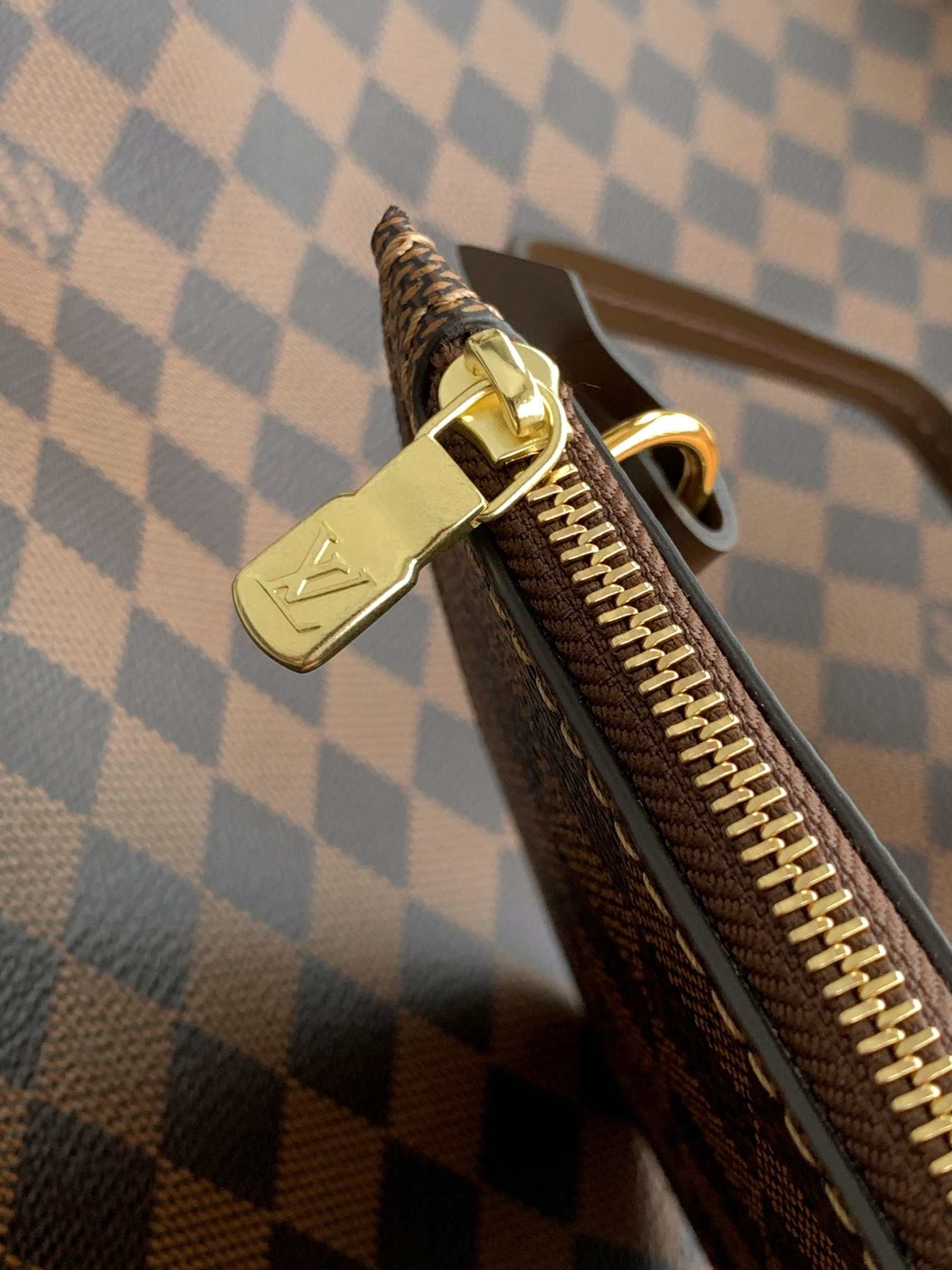Louis Vuitton Neverfull Tote Bag in Dark Checkerboard