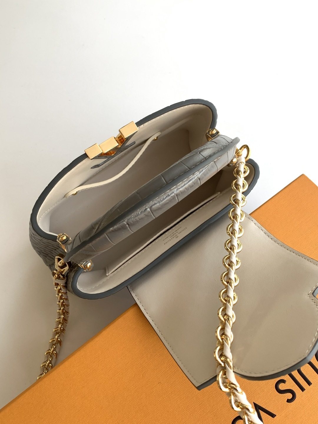 Louis Vuitton Capucines Mini Top-Handle Bag