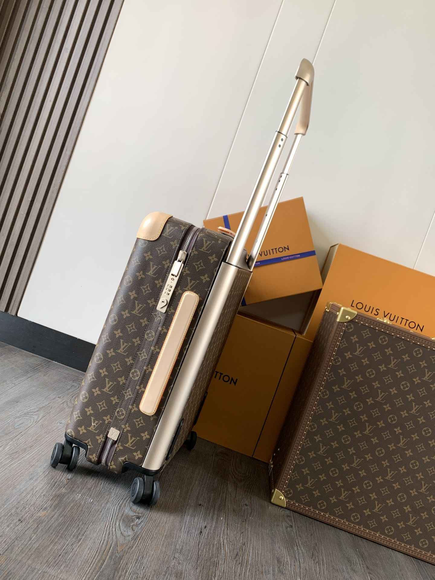 Louis Vuitton Horizon 55 Cabin Suitcase — M23203