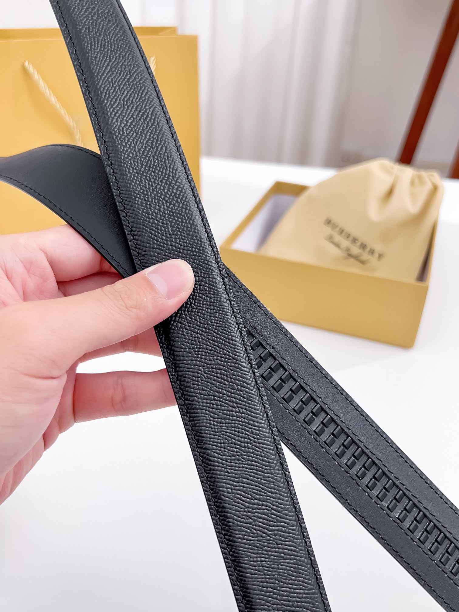 Burberry Belt – 35mm