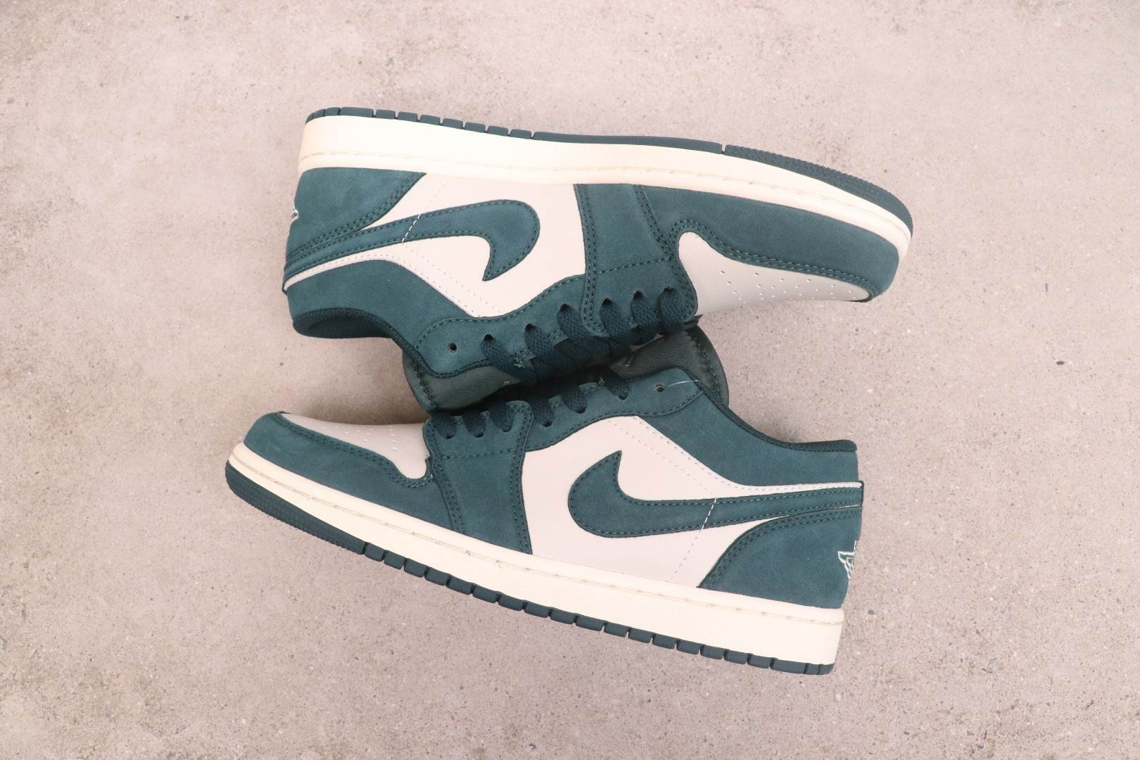 Air Jordan 1 Low “Midnight Spruce” 553558-303