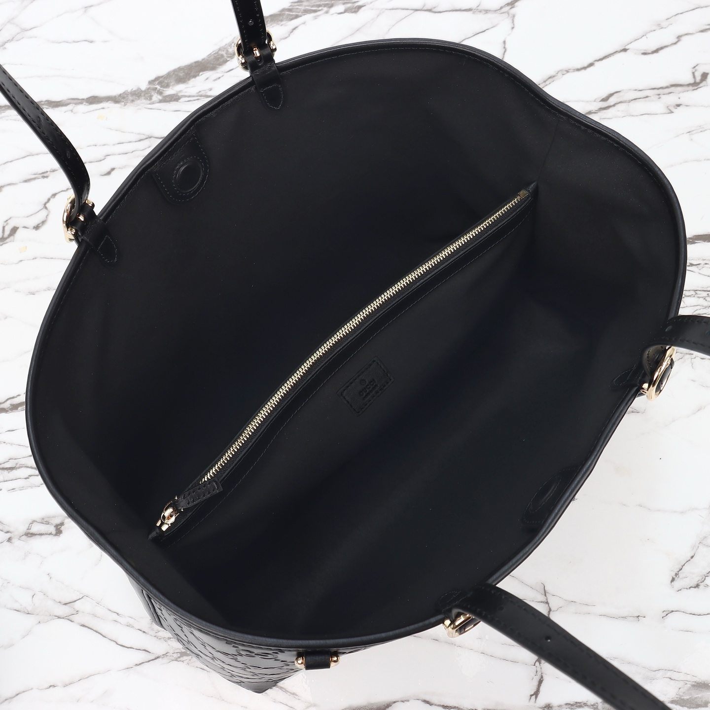 Gucci GG Emblem Large Tote Bag — 815213