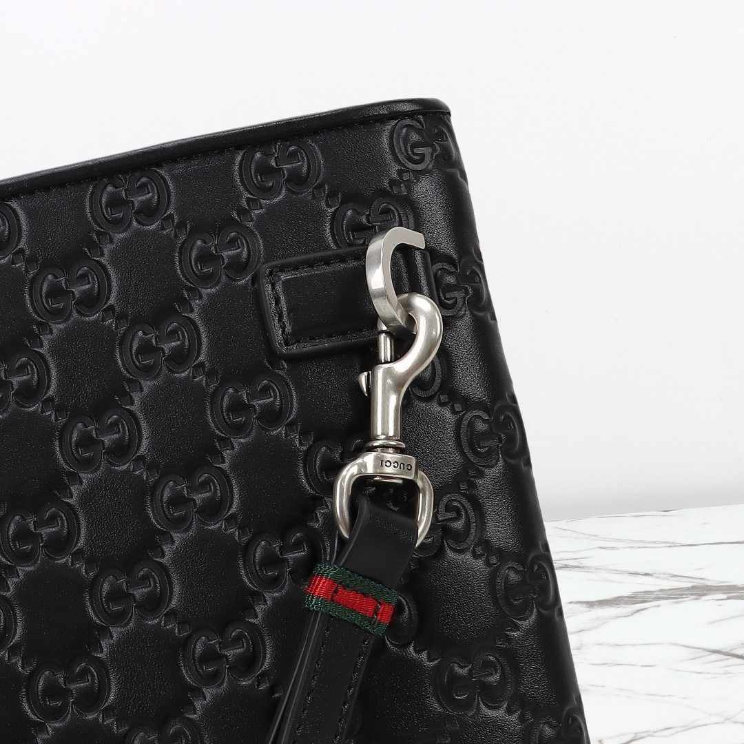 Gucci GG Emblem Large Pouch — 850224