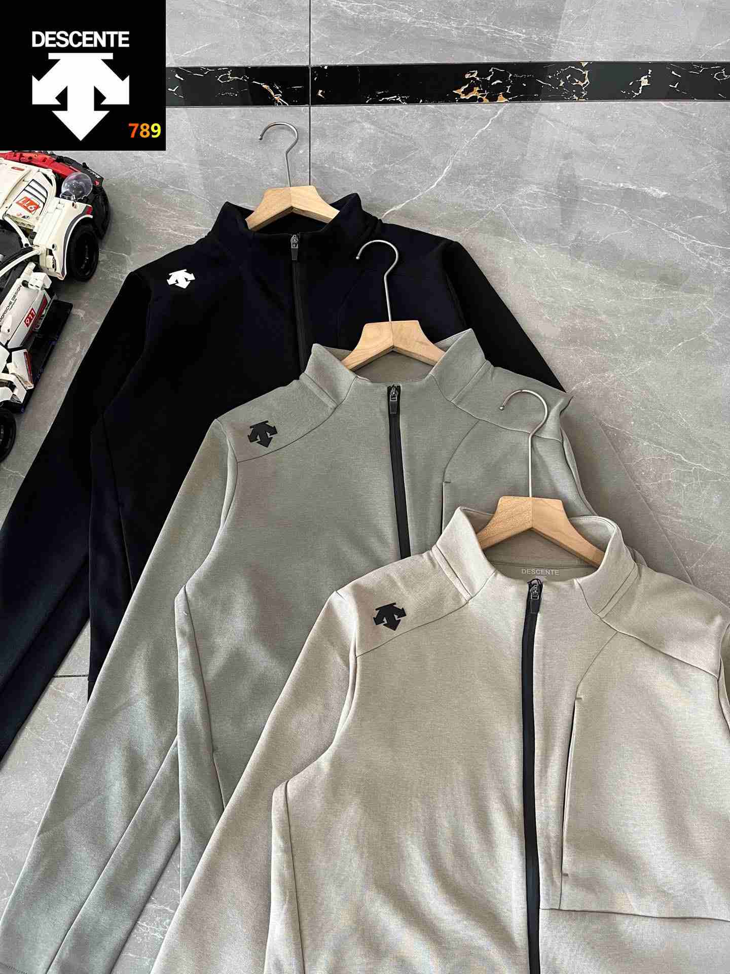 Descente Knitwear