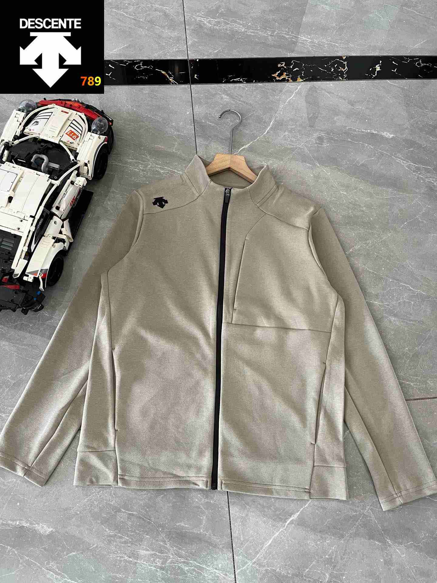 Descente Knitwear