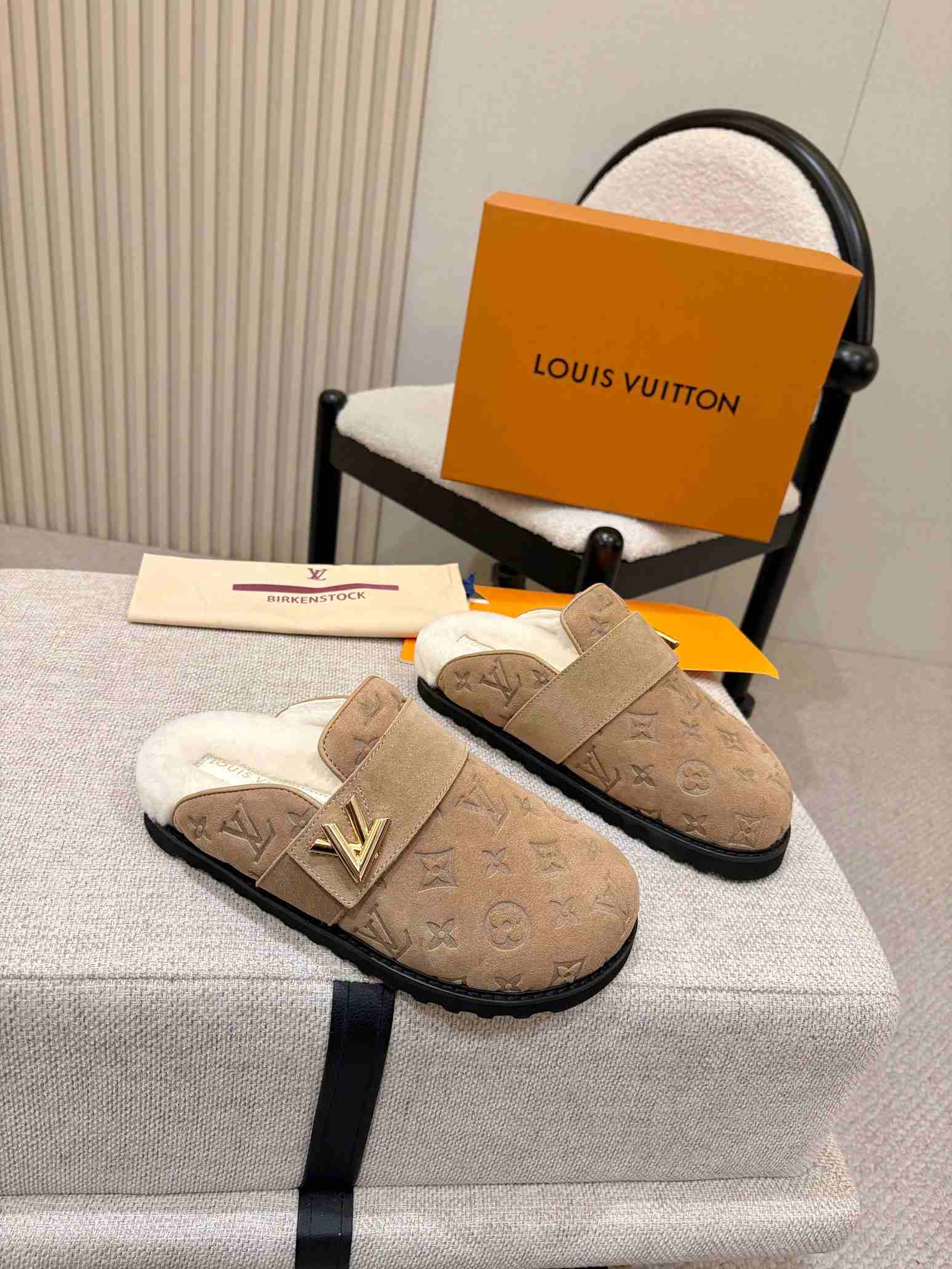 Louis Vuitton Slippers