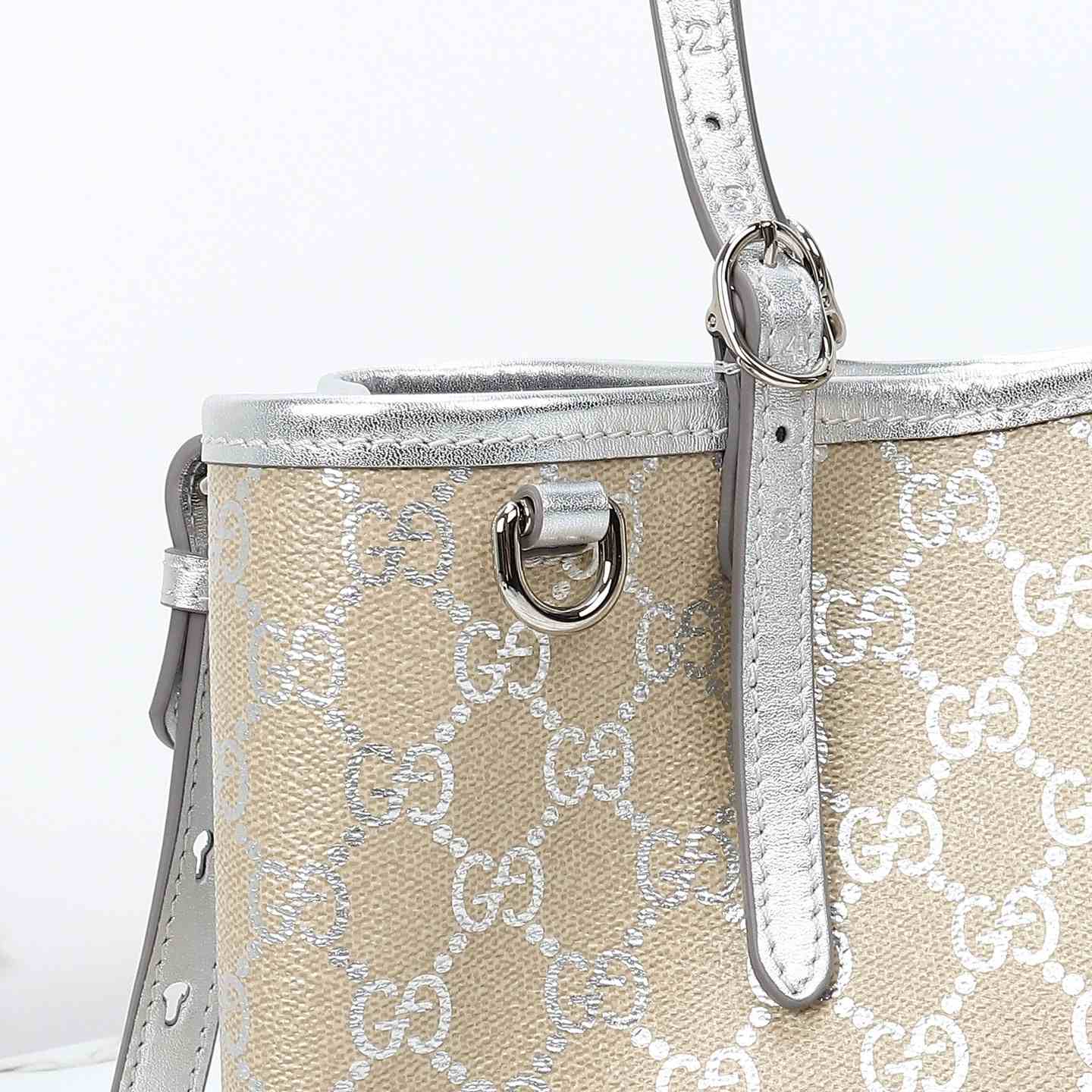 Gucci GG Emblem Medium Tote — 815214