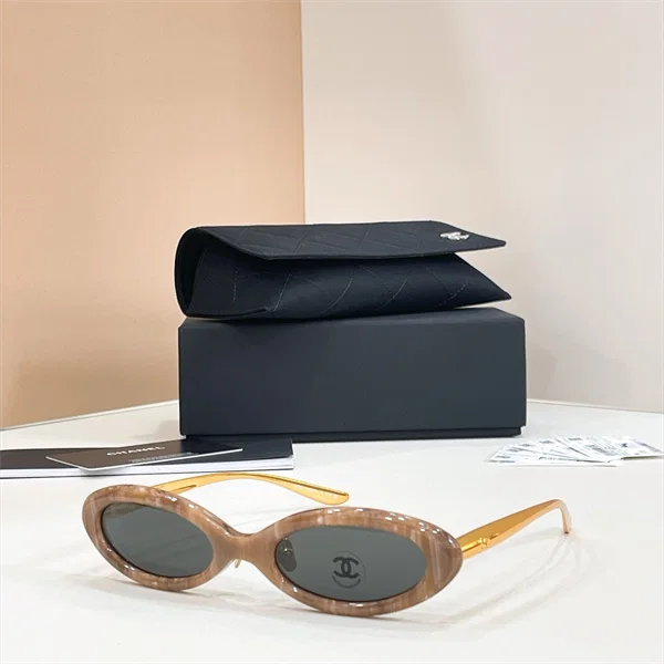 CHANEL Sunglasses - CH9209