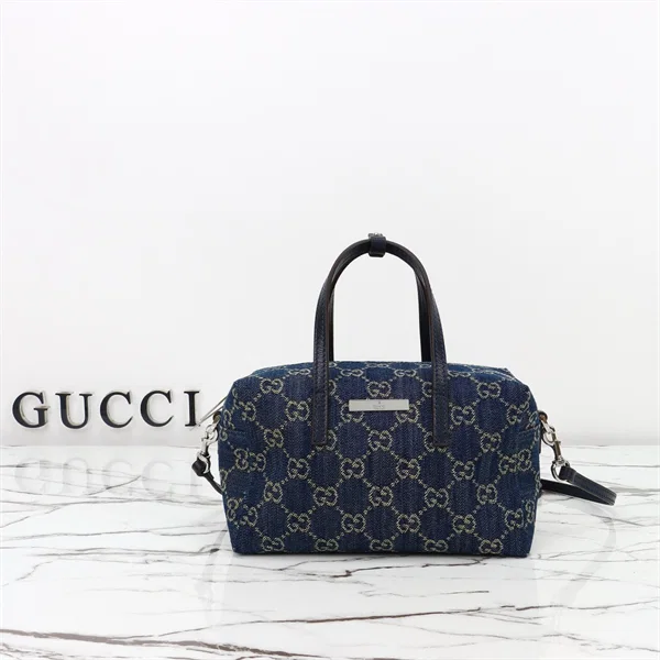 Gucci small Boston bag with Gucci plaque — 875811