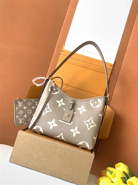 Louis Vuitton CarryAll PM โ M47180