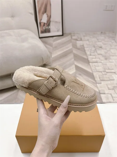 Louis Vuitton Slippers