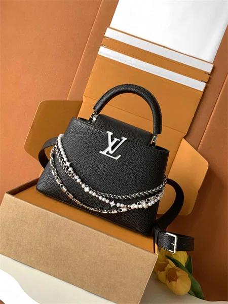 Louis Vuitton Capucines Handbag — M11909