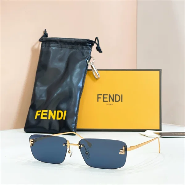 FENDI Sunglasses - FE4172US