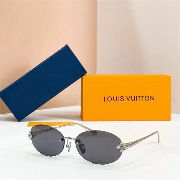 Louis Vuitton Sunglasses - Z3322U