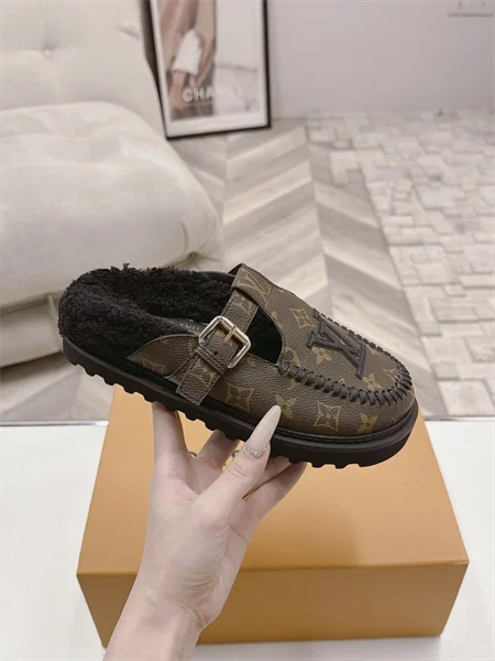 Louis Vuitton Slippers